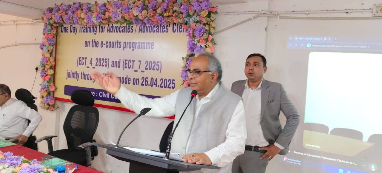 अब घर बैठे कर सकेंगे केस फाइलिंग और जान सकेंगे मुकदमों की स्थिति,अधिवक्ता व लिपिकों को दी गई ट्रेनिंग