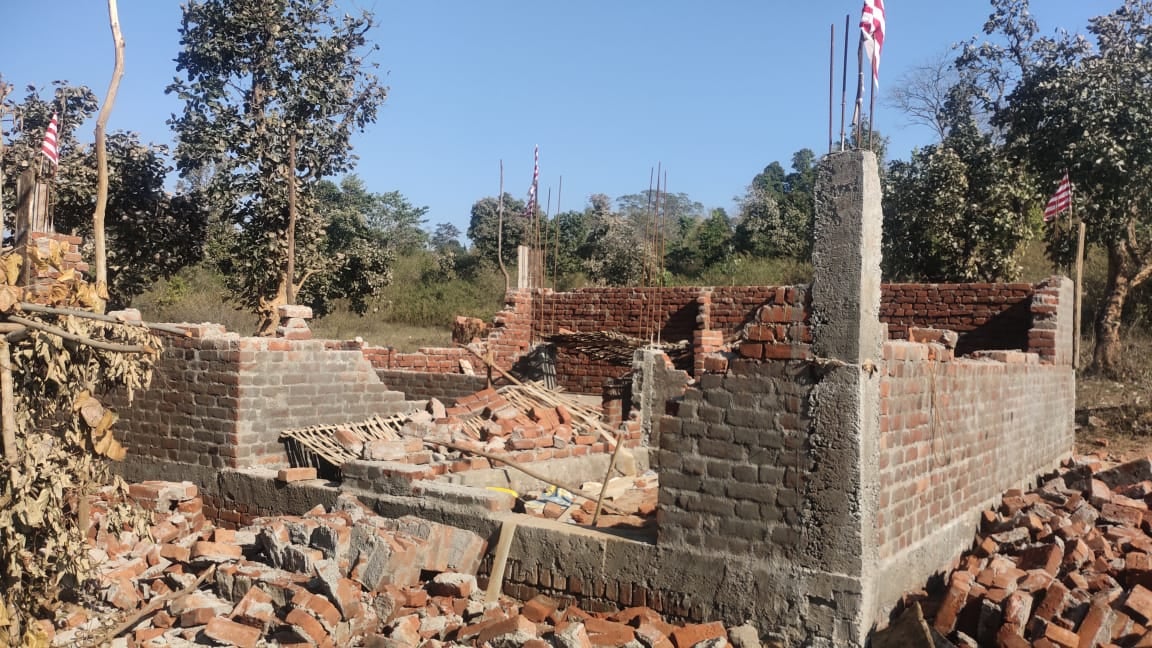 उग्रवादी संगठन जेजेएमपी ने मोहनलाल उरांव का निर्माणाधीन घर तोड़ा, जांच में जुटी पुलिस
