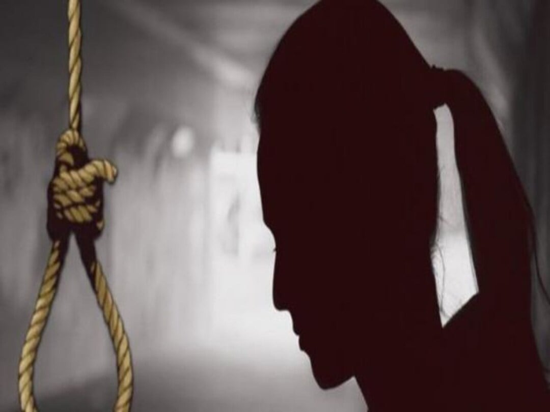 पलामू: सुबह उठकर महिला ने पूजा-पाठ की और फिर कमरे में जाकर लगा ली फांसी, मचा कोहराम, पिछले साल ही किया था प्रेम विवाह