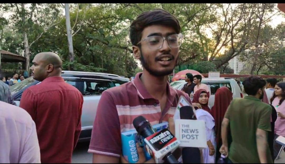 नीट परीक्षा: कोई खुश था तो कोई परेशान भी था ,कह रहे थे -बायो तो आसान था लेकिन फिजिक्स ने परेशान किया !!