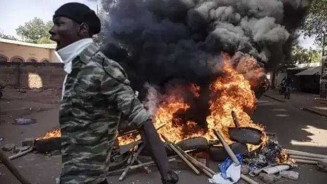 अफ्रीकी देश बुरकीना फासो में हमला, 100 से अधिक नागरिक और सैनिक मारे गए, जानिए