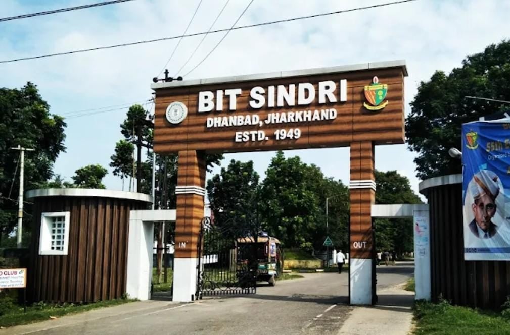 धनबाद का बीआईटी : छात्रों के दो गुट आमने-सामने हुए तो देर रात को रणक्षेत्र बन गया था परिसर, फिर आगे क्या हुआ, पढ़िए !