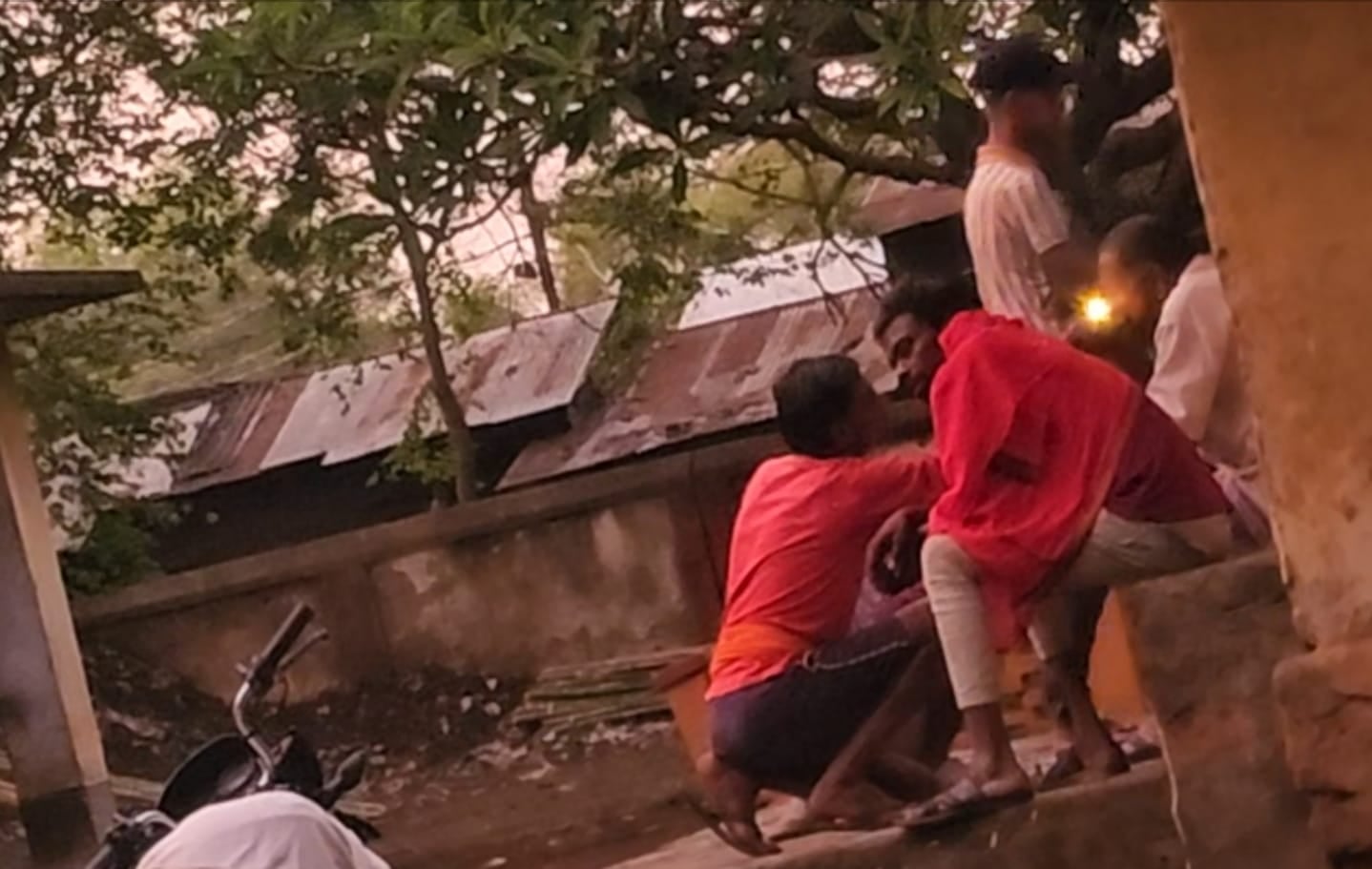 पाकुड़: हिरणपुर बना नशे का गढ़, दामिन डाकबंग्ला परिसर में दिन-रात जल रहा ‘नशे का चूल्हा’