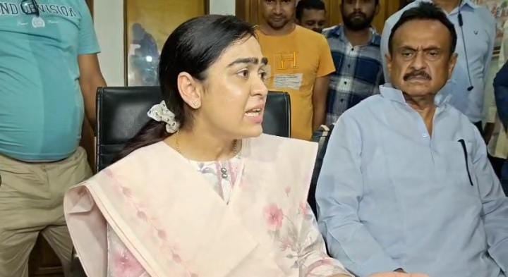 जब पहले से प्यार में थे तो मेरी जिदंगी क्यों बर्बाद किया...तेजप्रताप के मामले पर बोली ऐश्वर्या-जब मेरे साथ गलत हुआ, तो कहां था सामाजिक न्याय