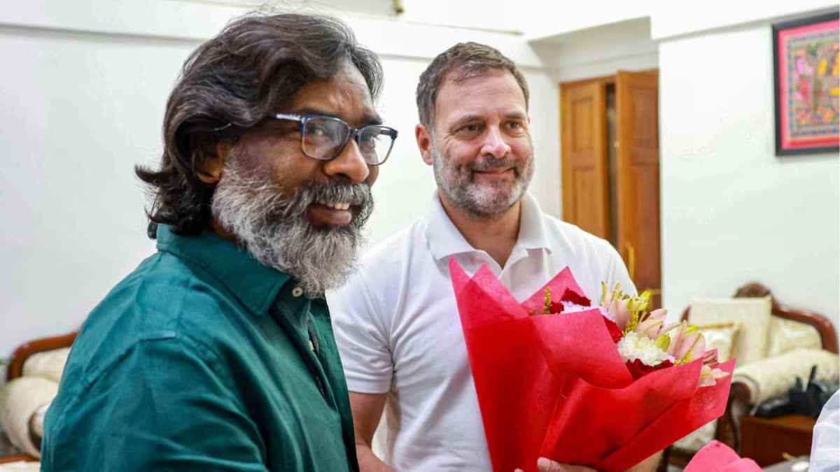 Jharkhand Politics: सरना कोड को लेकर झामुमो-कांग्रेस आमने -सामने, आदिवासियों में जगह बनाने की कैसी है होड़, पढ़िए !