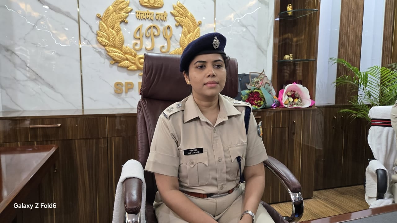 पाकुड़ की कमान अब महिला शक्ति के हाथ, निधि द्विवेदी ने संभाली एसपी की जिम्मेदारी, कहा जनता को चाहिए भरोसा, वो मिलेगा