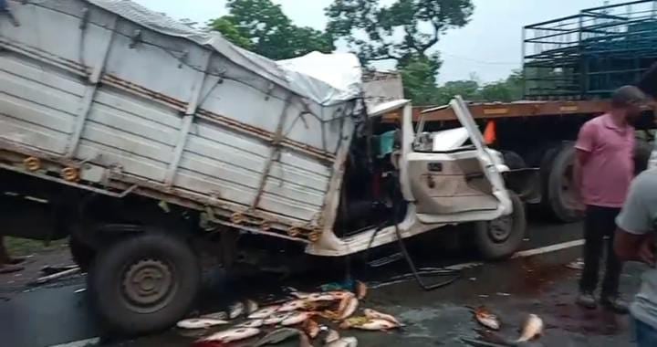 जमशेदपुर:एमजीएम थाना के NH 33 पर दर्दनाक हादसा, टेलर को पिकअप की टक्कर में एक की मौत, दो की हालत नाजुक