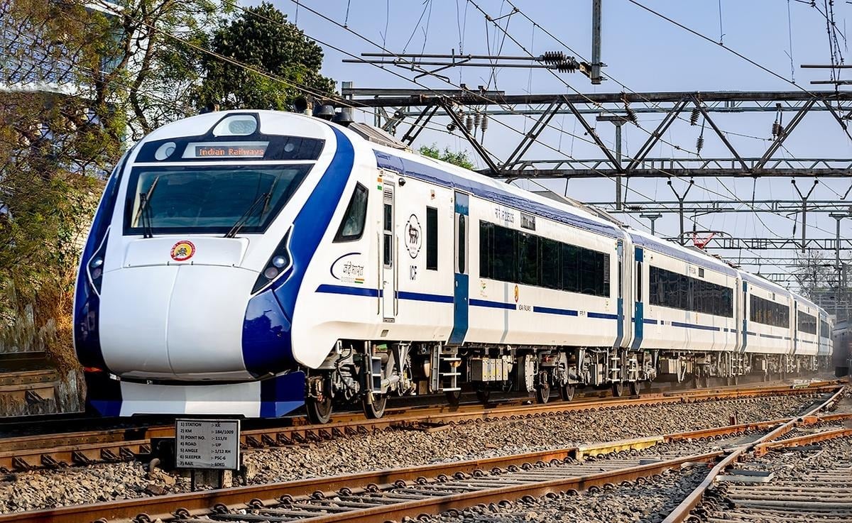 Vande Bharat Train: धनबाद होकर चल रही ट्रेन के परिचालन पर क्यों मंडरा रहा खतरा, पढ़िए इस रिपोर्ट में