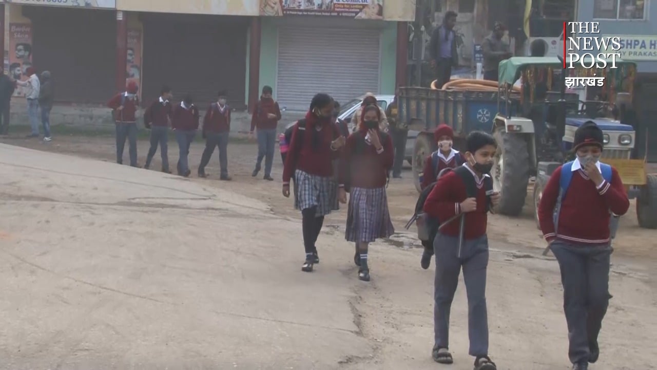उत्साह के साथ स्कूल वापस लौटने को तैयार बच्चे, अभिभावकों में खुशी