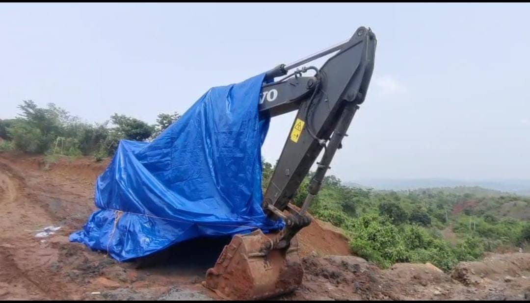 साहिबगंज में अज्ञात अपराधियों ने पत्थर खदान में दो पोकलेन व दो हाइवा को किया आग के हवाले, जांच में जुटी पुलिस