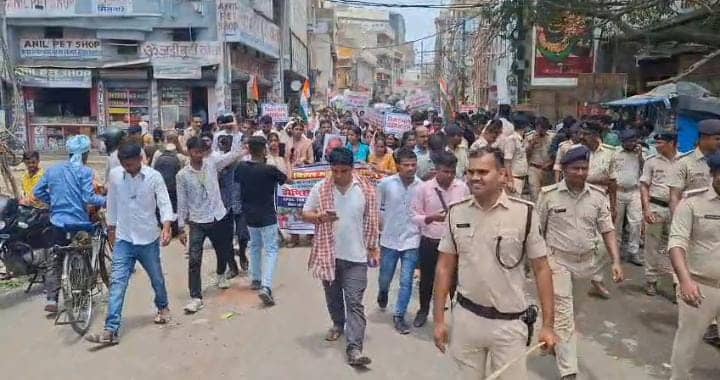 Bihar News:सरकारी नौकरियों में डोमिसाइल नीति लागू करने की मांग तेज, प्रदर्शन करने सड़कों पर उतरे छात्र संगठन