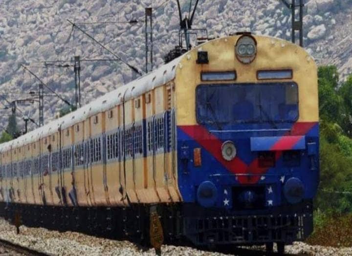 जमशेदपुर को मिली दो मेमो ट्रेनों की सौगात, अब चाकुलिया और चाईबासा आना-जाना हो जायेगा आसान, पढ़ें सांसद ने क्या कहा