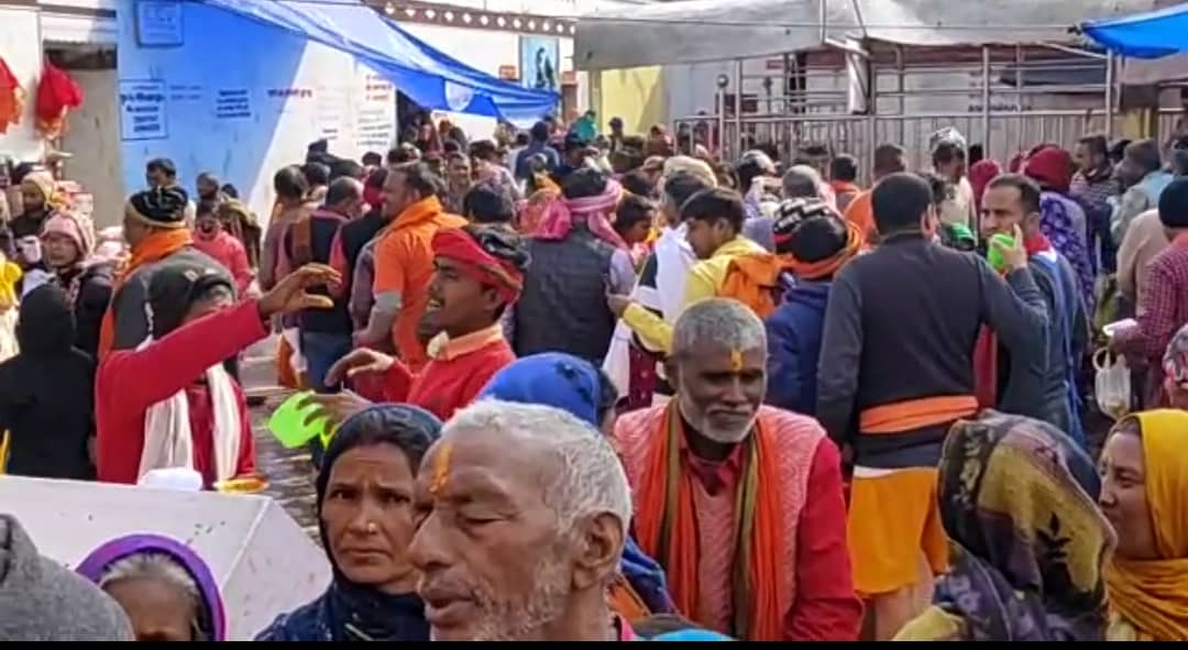 बाबा बासुकीनाथ धाम में महादेव का होगा तिलक, भक्तों की उमड़ी भीड़