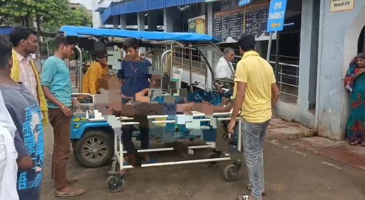 साहिबगंज:तेज रफ्तार ट्रक ने साइकिल में मारी जोरदार टक्कर,दो लोग गंभीर रूप से घायल