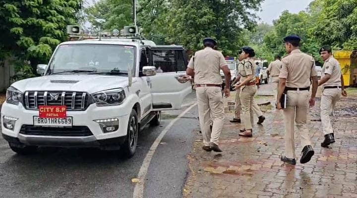 फिर पटना के वीआईपी इलाके में फायरिंग और लूट से दहशत, सीसीटीवी फुटेज में कैद हुई तस्वीर, कानून व्यवस्था पर उठे सवाल