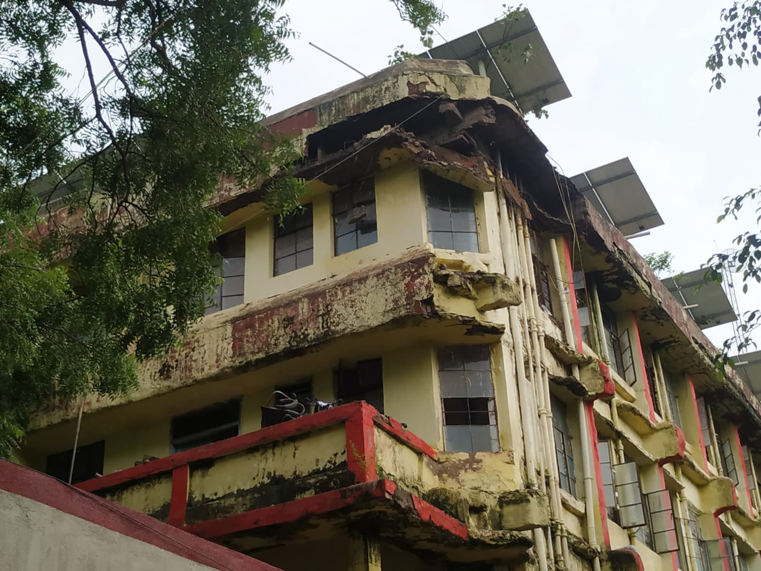 खंडहर भवनों के लिए मालिकों को नोटिस देने वाले धनबाद नगर निगम को कौन देगा नोटिस, पढ़िए क्यों हो गया है-यह बड़ा सवाल !