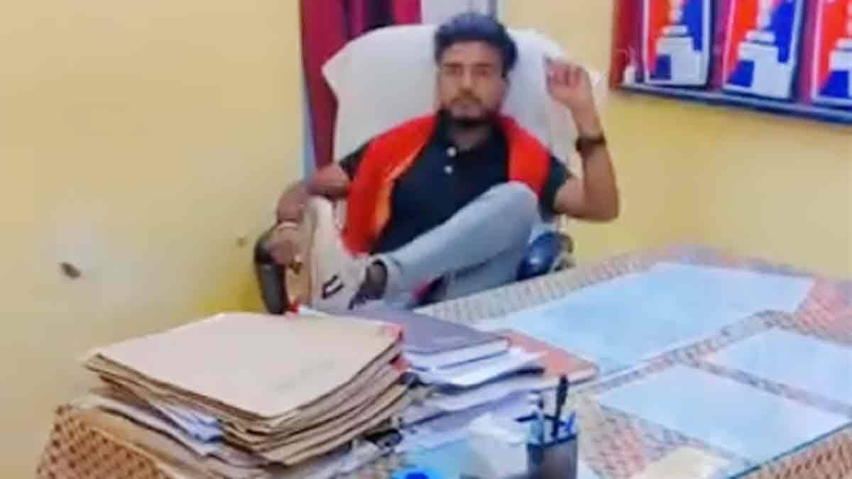 थाने में रील बनाना तीन युवकों को पड़ा भारी, देखिए कैसे थाना अध्यक्ष की कुर्सी पर बैठकर बनाया था वीडियो, पुलिस ने भेजा जेल