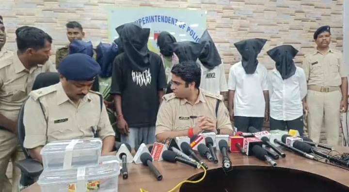 रेस ड्राइविंग के खिलाफ़ जमशेदपुर पुलिस की बड़ी कार्रवाई, 10 गिरफ़्तार, ये सामान भी बरामद