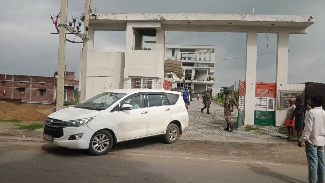 BIG BREAKING: पूर्व विधायक अंबा प्रसाद और उनके करीबियों के ठिकानों पर ईडी की रेड