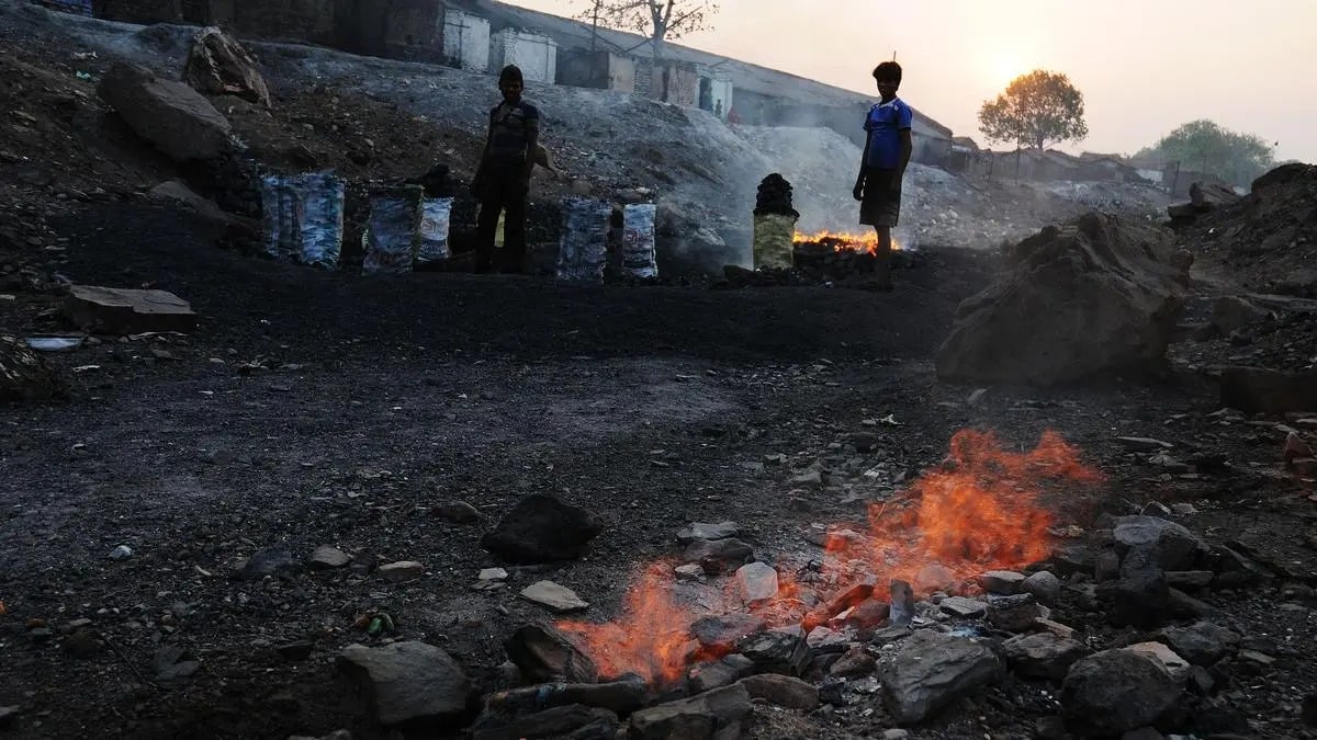 Jharia Fire : मास्टर प्लान + संशोधित मास्टर प्लान =खतरे में जिंदगी, अब देखिये आगे-आगे होता है क्या !