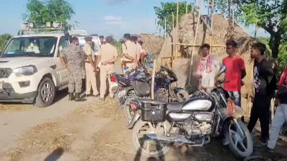 बड़ी खबर: डायन के नाम पर एक ही परिवार के 5 लोगों को जिंदा जलाया, सभी की मौत, घटना के बाद इलाके में दहशत