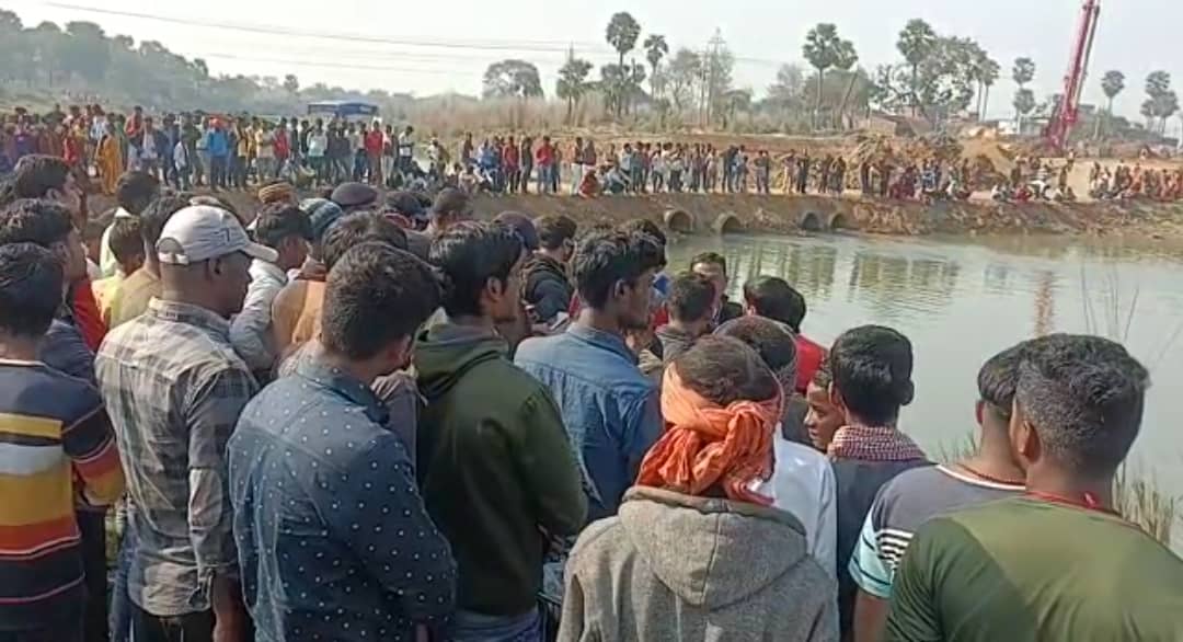 मूर्ति विसर्जन के दौरान नदी में 4 बच्चे डूबे, तीन को सुरक्षित निकाला गया , एक की तलाश जारी