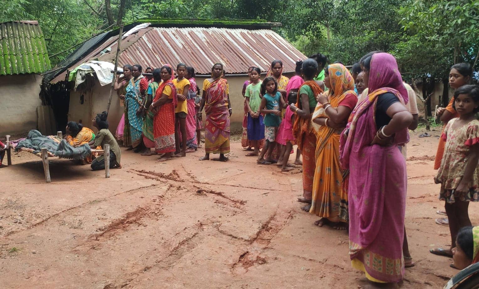 हे भगवान! जमीन पर गद्दा बिछाकर सो रहे भाई-बहन को जहरीले सांप ने काटा, भाई की मौत, बहन की हालत खराब