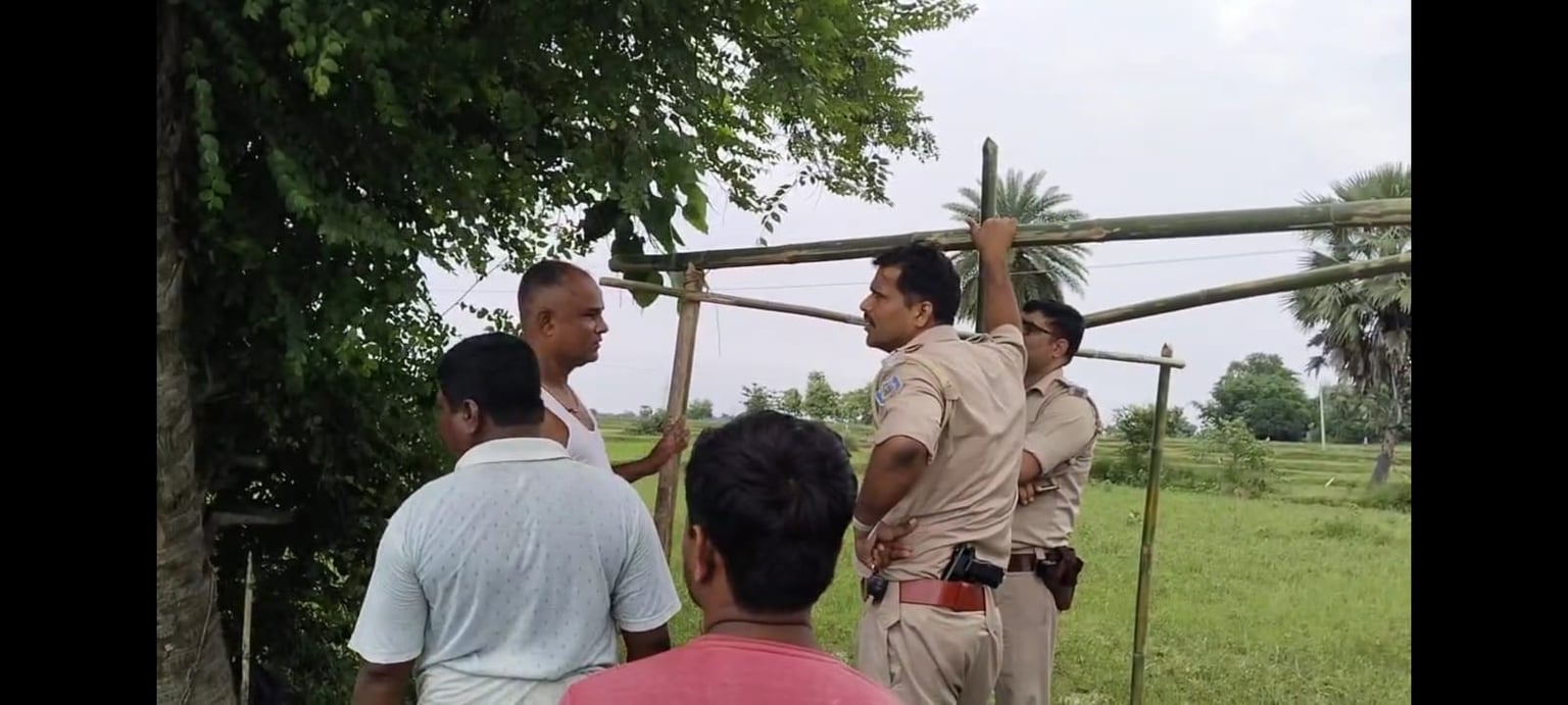 गोलियों की तड़तड़ाहट से गूंज उठा राजमहल, जमीन विवाद को लेकर दर्जनों राउंड फायरिंग