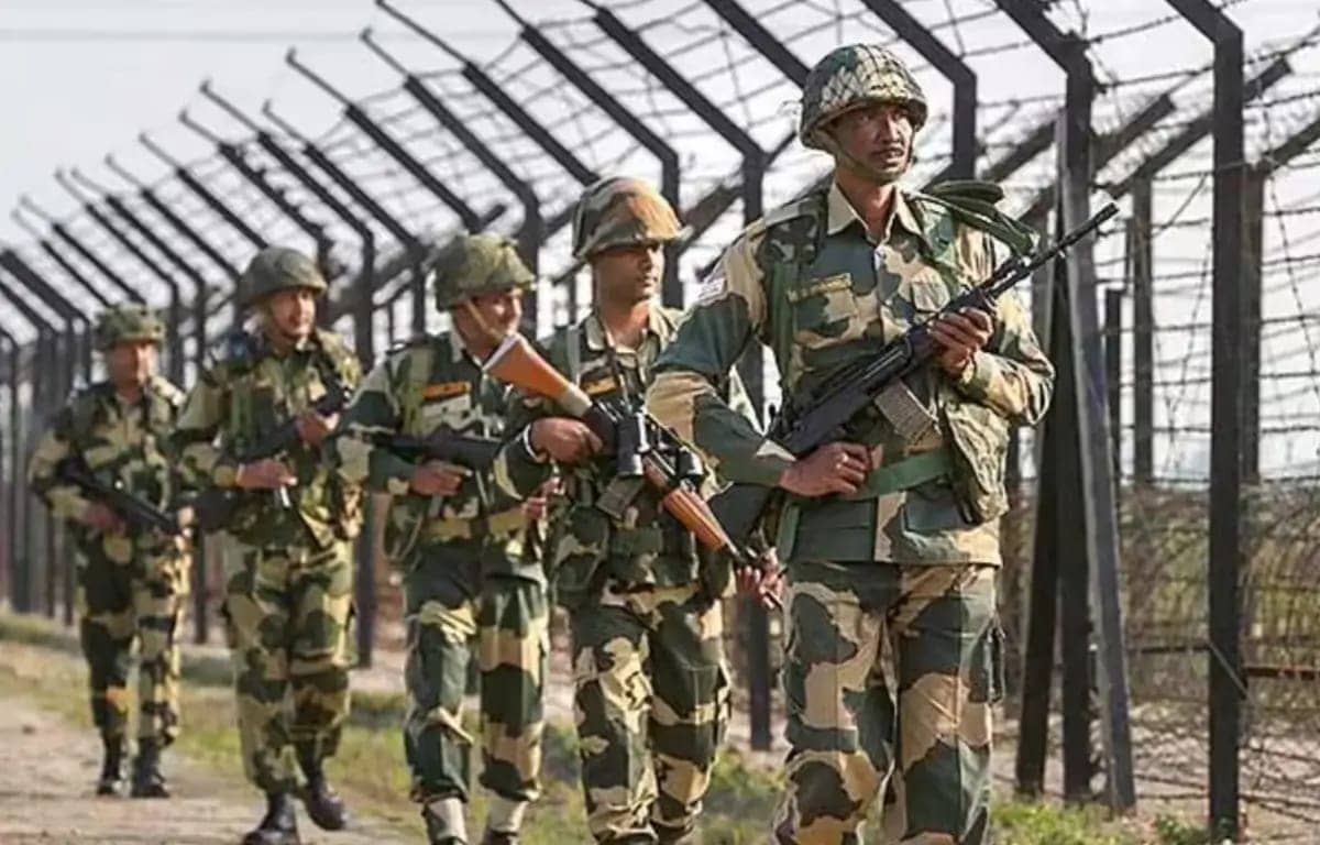 BSF Recruitment 2025: 10वीं पास के लिए 3588 पदों पर निकली वैकेंसी, इस डेट से करें अप्लाई