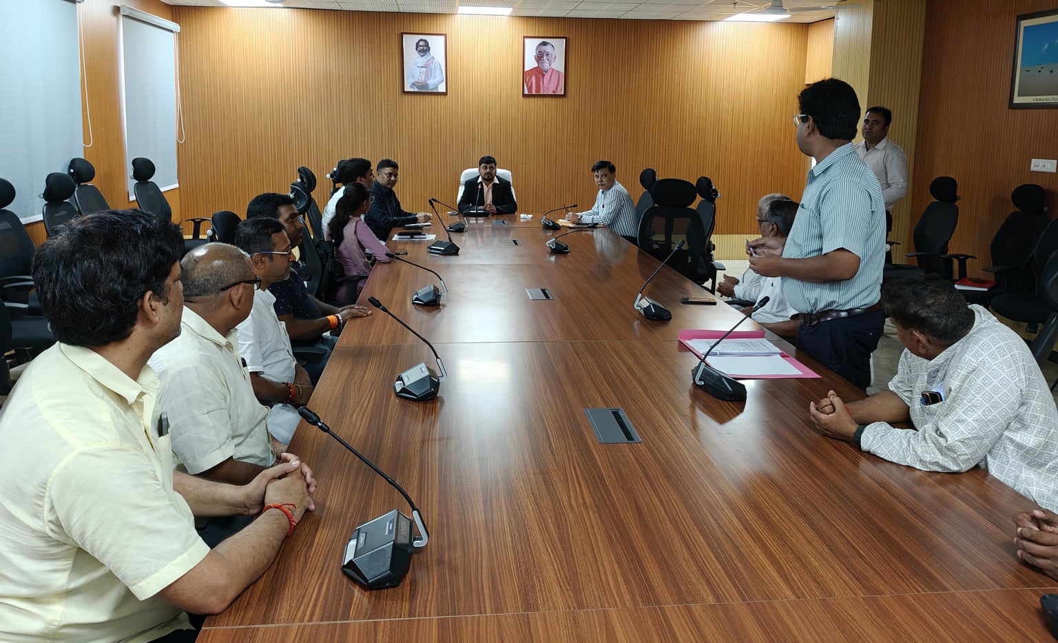 धनबाद में सड़क पर आवारा पशुओं से लोगो को राहत की बढ़ी उम्मीद, जानिए क्या हो रही प्रशासनिक कोशिश !