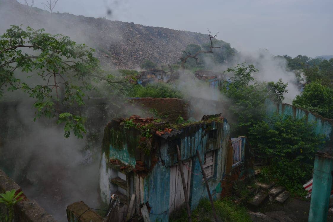 कोयला मंत्री जी-कोयलांचल आपको बुला रहा, अपनी बिगड़ी हालत दिखा रहा, जहरीली गैस के बीच कैसे कट रही जिंदगी, पढ़िए !