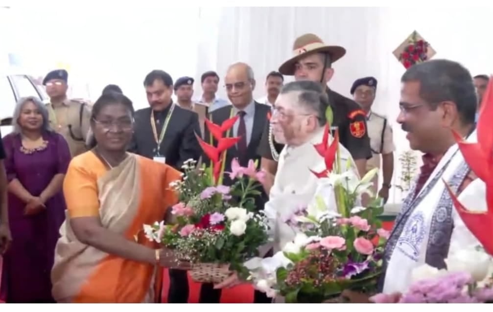 राष्ट्रपति ने धनबाद में छात्रों का किया आह्वान-अनुसंधान, विकास और स्टार्टअप की ओर बढ़ाये कदम ,क्योंकि ---!