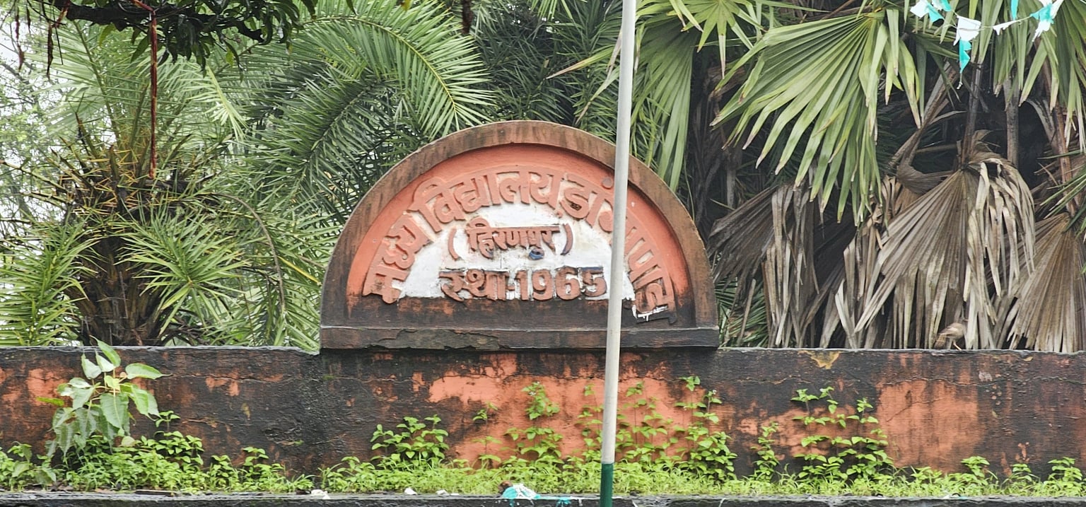 पाकुड़: मध्य विद्यालय डांगापाड़ा भवन निर्माण में लापरवाही! घटिया ईंट और बिना सूचना पट के जारी है काम, संवेदक पर उठे सवाल