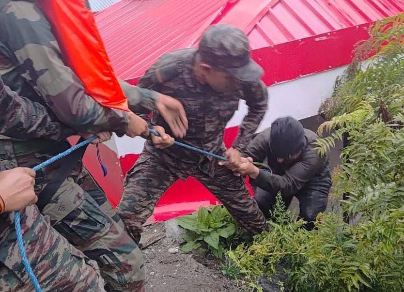 उत्तराखंड के धराली गांव में बादल फटने से तबाही, 4 की मौत, 50 से अधिक लापता