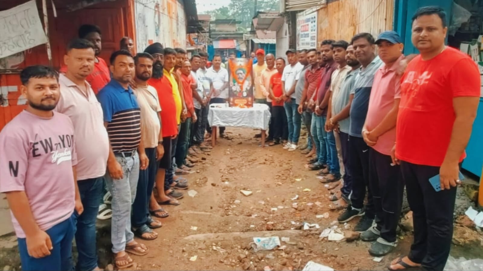 जमशेदपुर: गोलमुरी में “चाय पर चर्चा” ग्रुप ने दिशोम गुरु शिबू सोरेन को दी भावभीनी श्रद्धांजलि, भरे दिल से किया गुरुजी को याद
