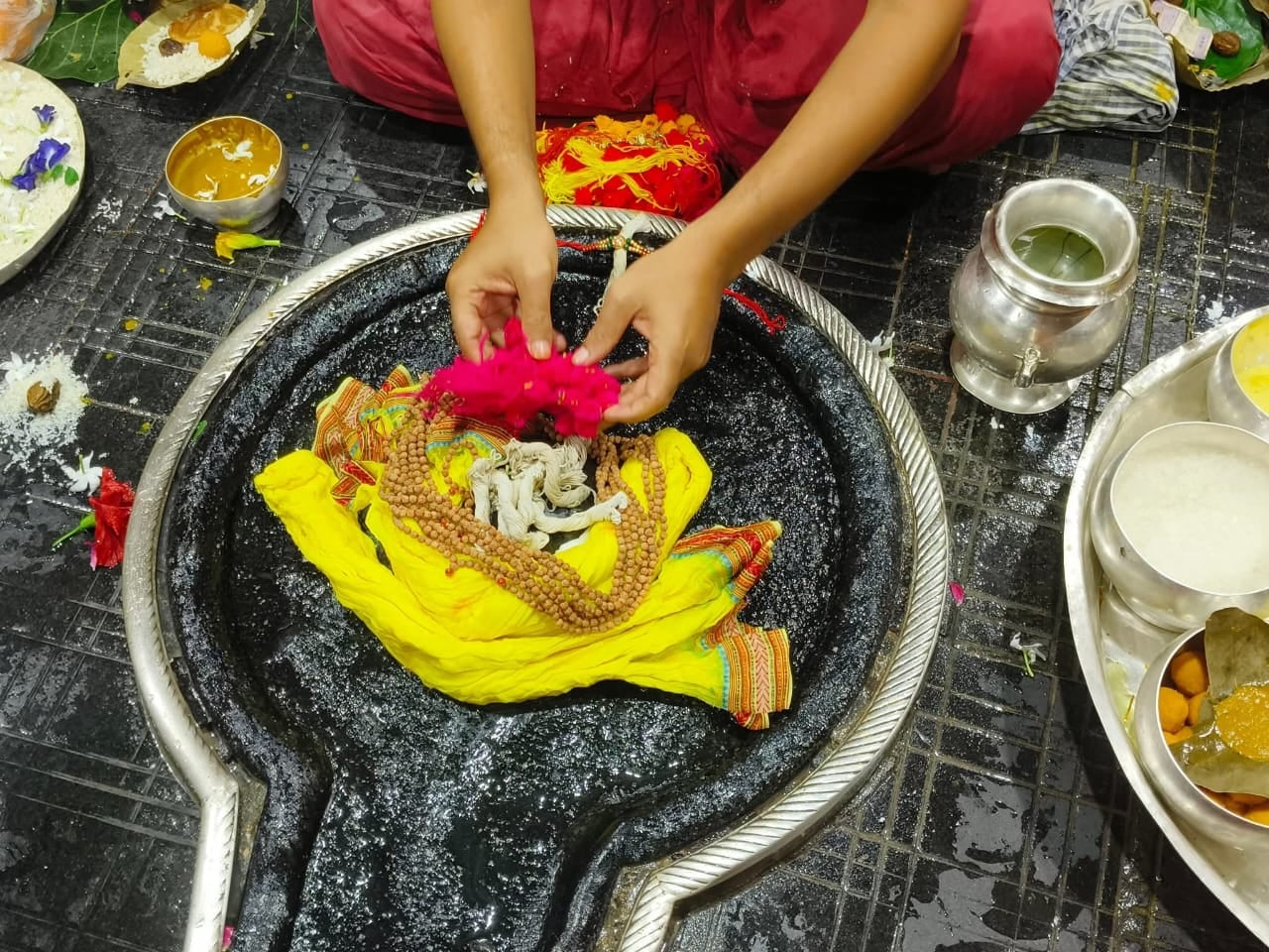 श्रावण पूर्णिमा के साथ राखी आज, बाबा को अर्पित किया गया रक्षा सूत्र, दोपहर बाद से बाबा बैद्यनाथ मंदिर में शुरू हो जाएगा स्पर्श पूजा