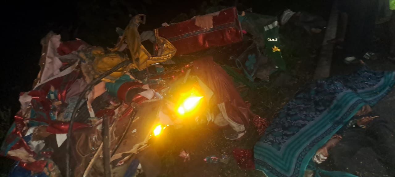 BIGBREAKING:रांची में दर्दनाक सड़क हादसा,ऑटो पर पलटा ट्रक,चार की मौत