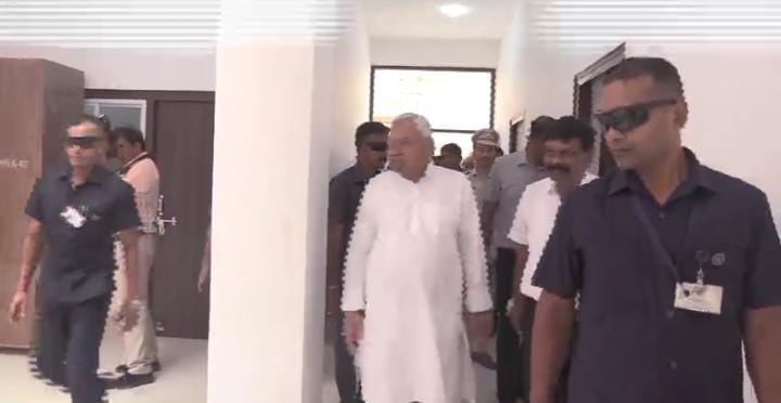 BIHAR:मुख्यमंत्री ने किया ललित नारायण मिश्र आर्थिक विकास एवं सामाजिक परिवर्तन संस्थान का निरीक्षण,छात्र-छात्राओं से की बातचीत