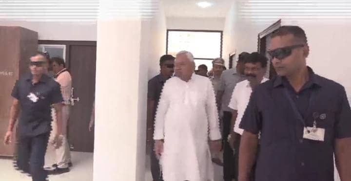 BIHAR:मुख्यमंत्री ने किया ललित नारायण मिश्र आर्थिक विकास एवं सामाजिक परिवर्तन संस्थान का निरीक्षण,छात्र-छात्राओं से की बातचीत