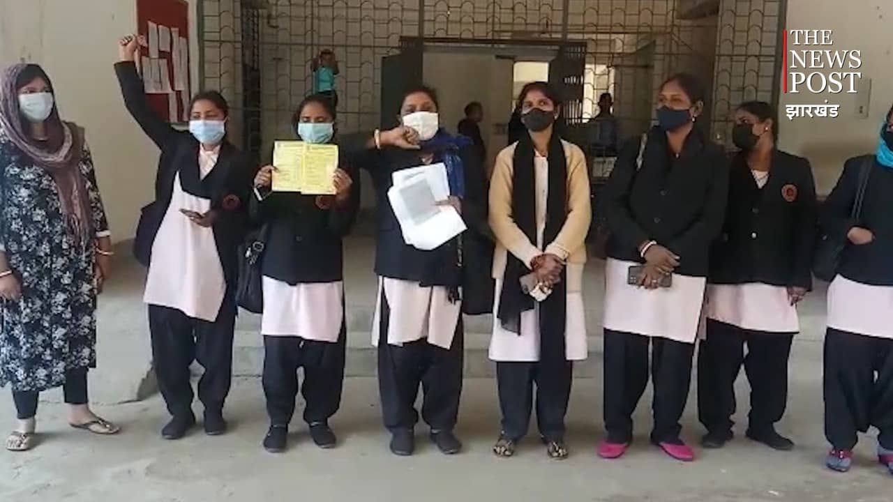 फीस विवाद : यूनिवर्सिटी और कॉलेज के बीच पेंडुलम बने B.Ed के स्टूडेंट्स