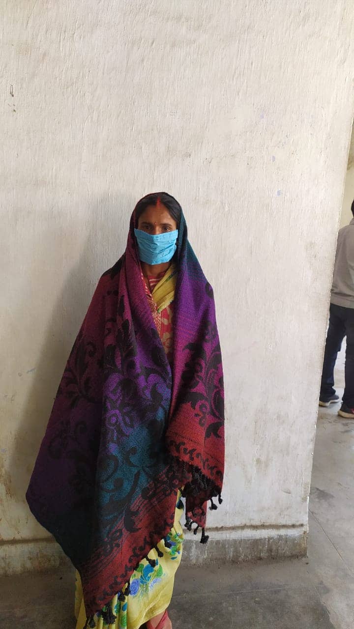 लेवी की रकम के साथ महिला माओवादी गिरफ्तार, पति फरार