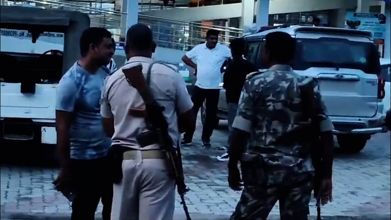 BREAKING: मामूली विवाद में बढ़ गई बात,चाक़ू गोद कर युवक की हत्या, इलाके में सनसनी