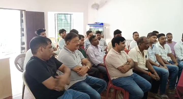 पाकुड़:हिरणपुर में पुलिस की बड़ी सख्ती, ज्वेलरी दुकानदारों और पेट्रोल पंप मालिकों को मिली अंतिम चेतावनी