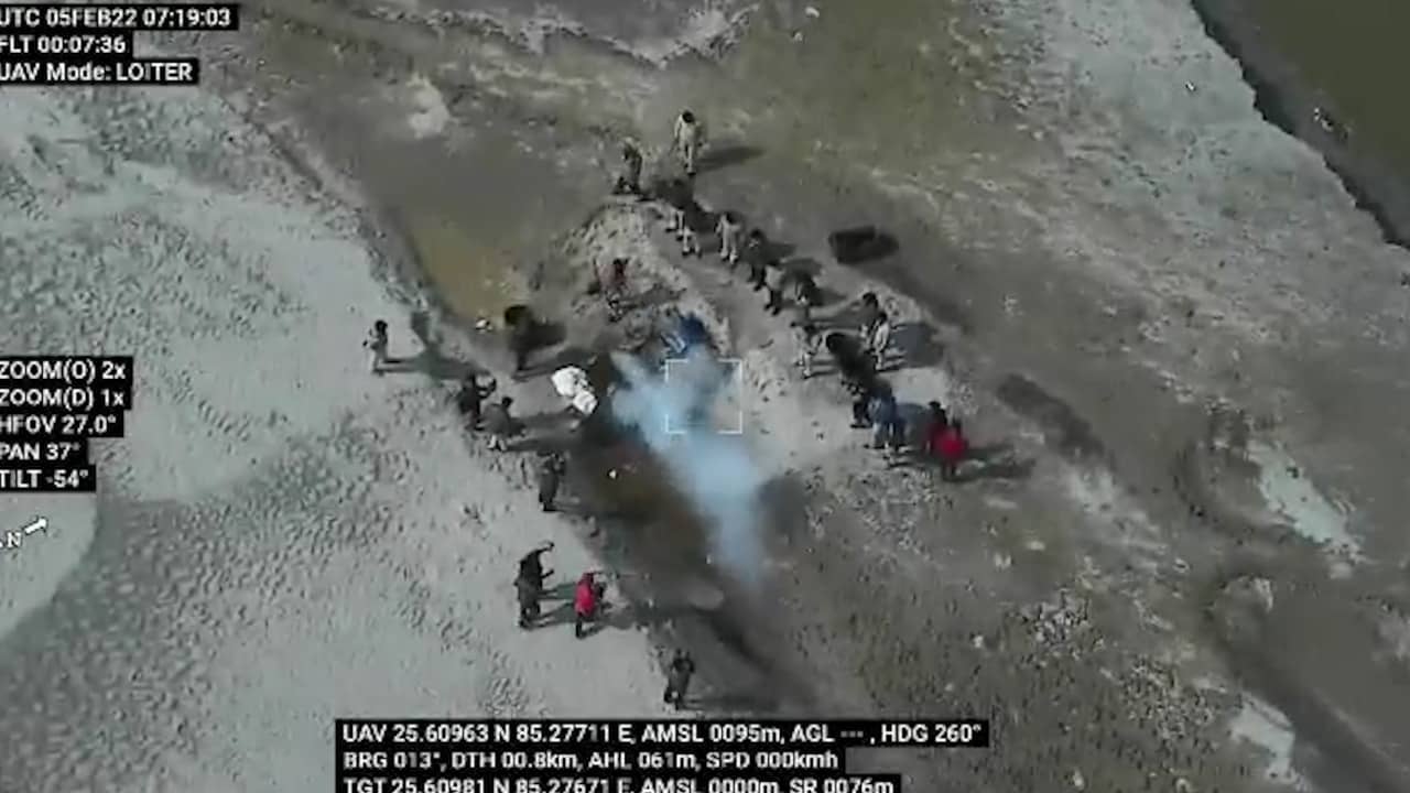 आसमान में ड्रोन कैमरा उड़ता देख भागने लगे अवैध शराब कारोबारी, तेज हवा के झोंके से गंगा नदी में गिरा कैमरा
