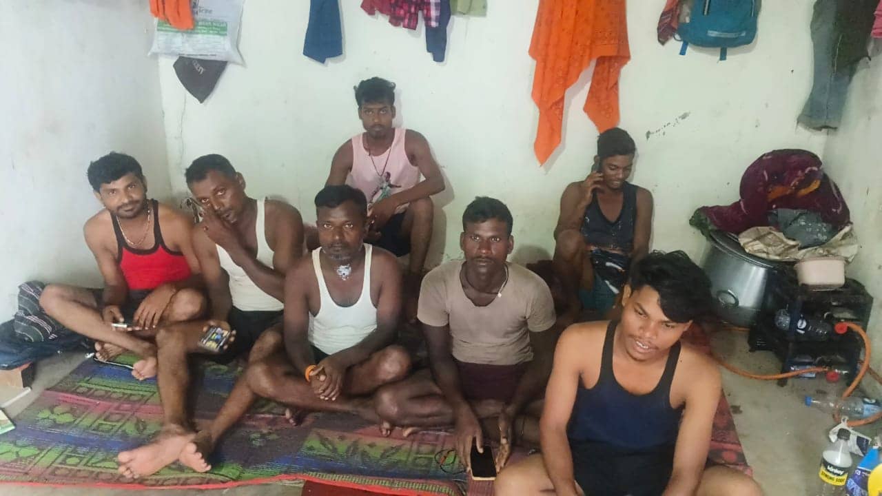 विशाखापट्टनम में दो दिनों से भूखे पेट रूम में बंद है झारखंड के 18 मज़दूर, कंपनी नहीं दे रही पैसा