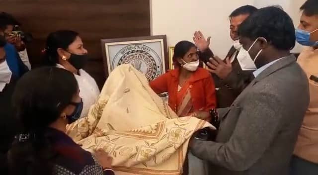 संताल के हस्तशिल्प कारीगरों को e मार्केट से जोड़ने के लिए कार्यशाला का किया गया आयोजन