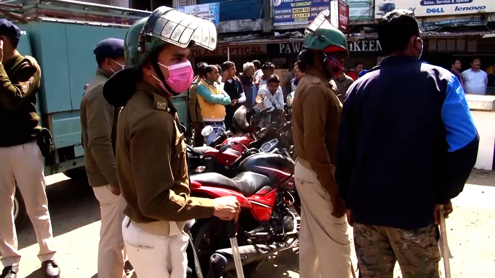 जनता मार्केट की दुकानें सील करने की कार्रवाई शुरू, 70 दुकानदार हुए बेरोजगार