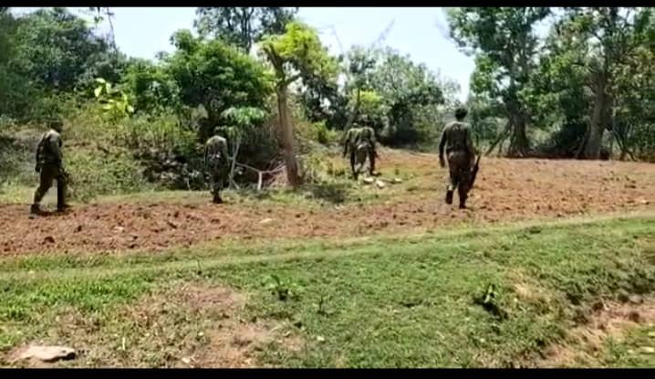 BIG BREAKING : लोहरदगा में लगातार दूसरे दिन भी आईईडी बम विस्फोट, एक जवान घायल