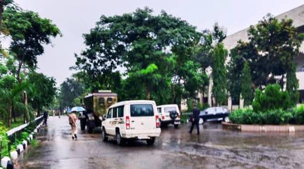 Weather Alert:झारखंड में फिर मानसून ने पकड़ी रफ्तार,सरायकेला में देर रात से लगातार हो रही है बारिश, पढ़े आज का हाल