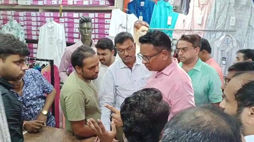 फुटपाथ दुकानदारों से जबरन जुर्माना वसूली पर सिंहभूम चेम्बर ऑफ़ कॉमर्स ने किया विरोध, जताई नाराजगी